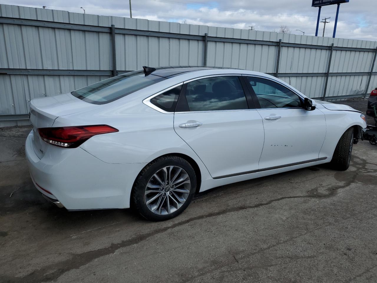 2015 Hyundai Genesis - Image 3