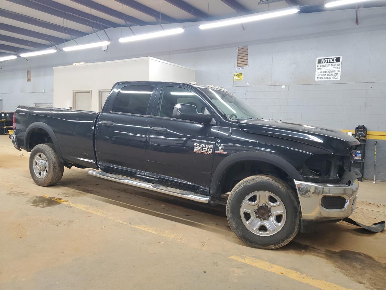 2015 RAM 3500 - Image 4