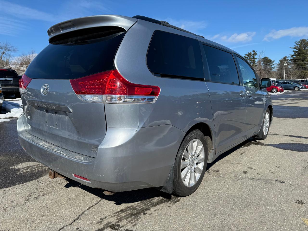 2011 Toyota Sienna - Image 4