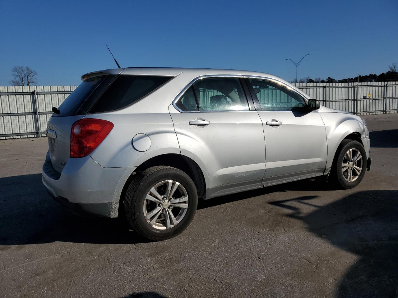 2011 Chevrolet Equinox - Image 3
