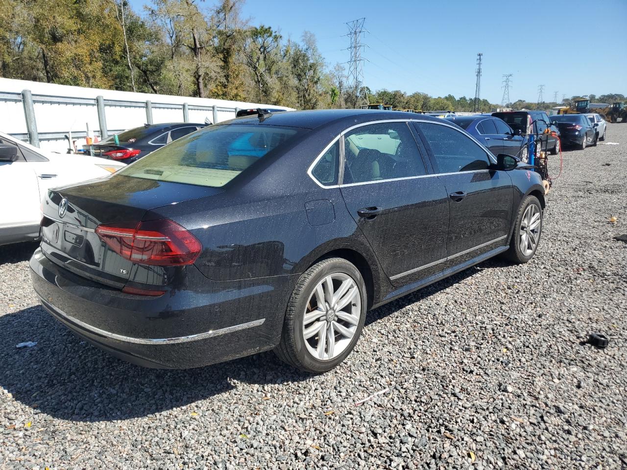 2017 Volkswagen Passat - Image 3