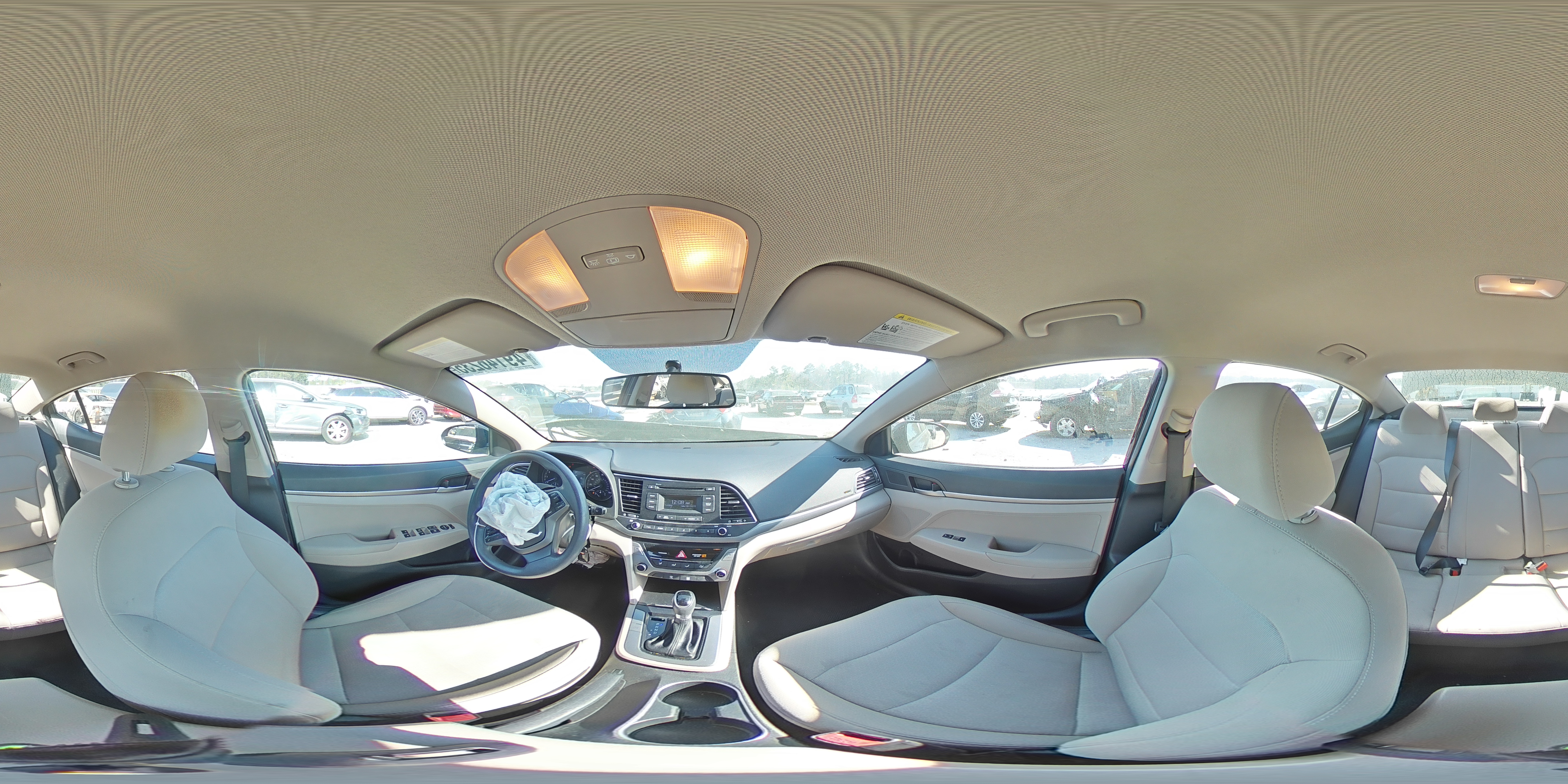 2018 Hyundai Elantra - Image 13