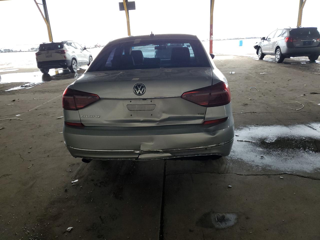 2017 Volkswagen Passat - Image 6