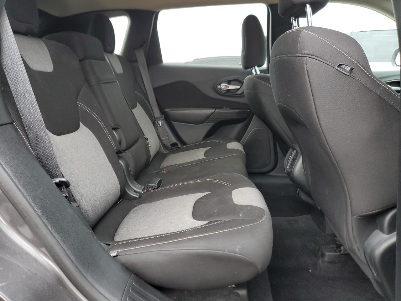 2014 Jeep Grand Cherokee - Image 11