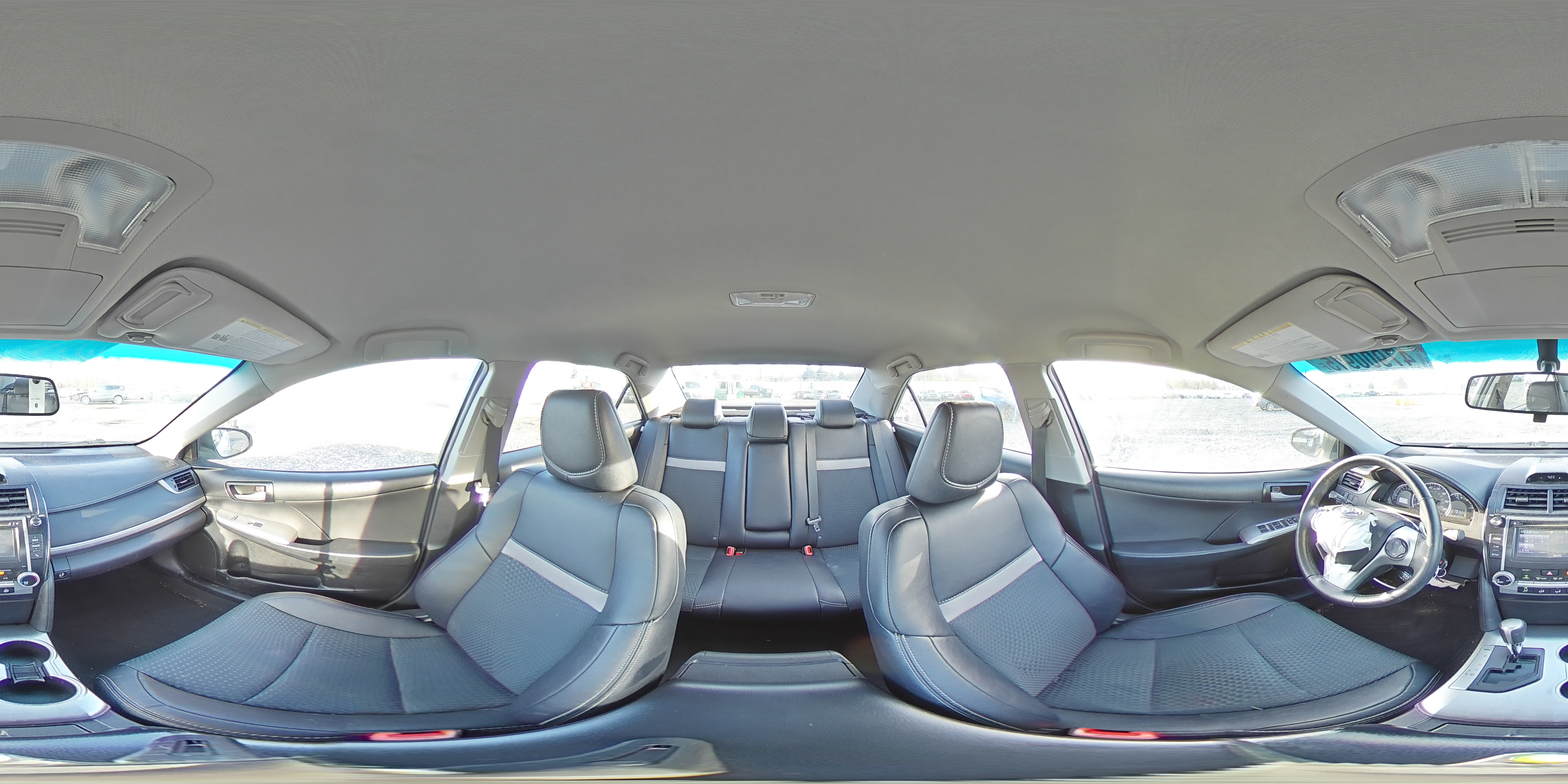 2014 Toyota Camry - Image 12