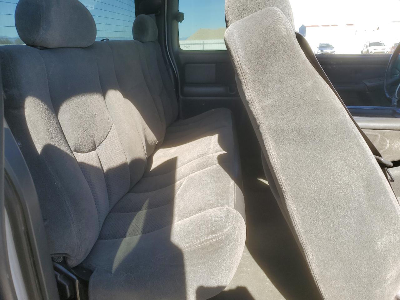 2004 Chevrolet Silverado - Image 10