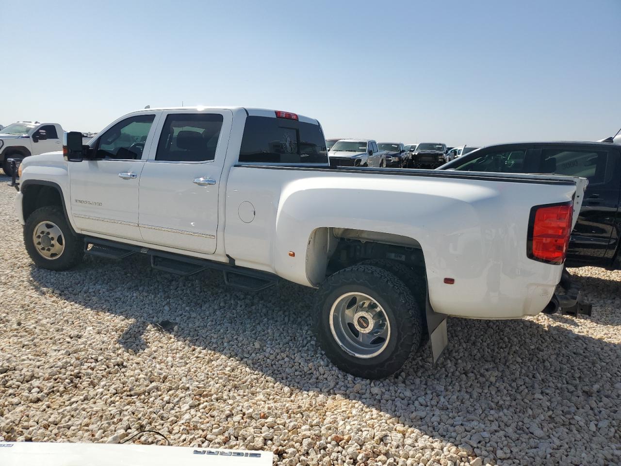 2016 GMC Sierra - Image 2