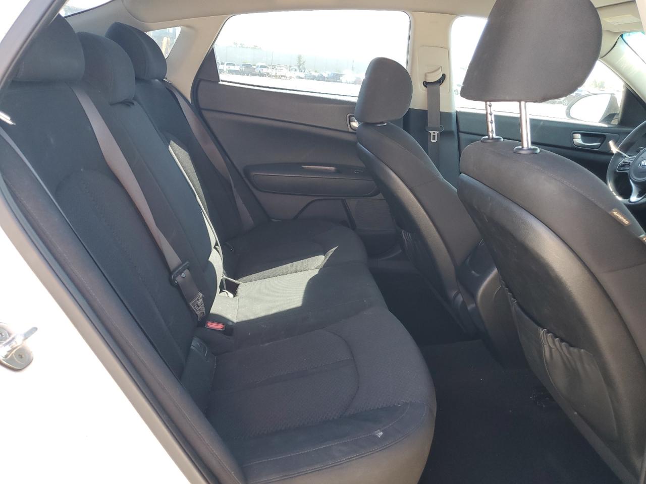 2016 Kia Optima - Image 11