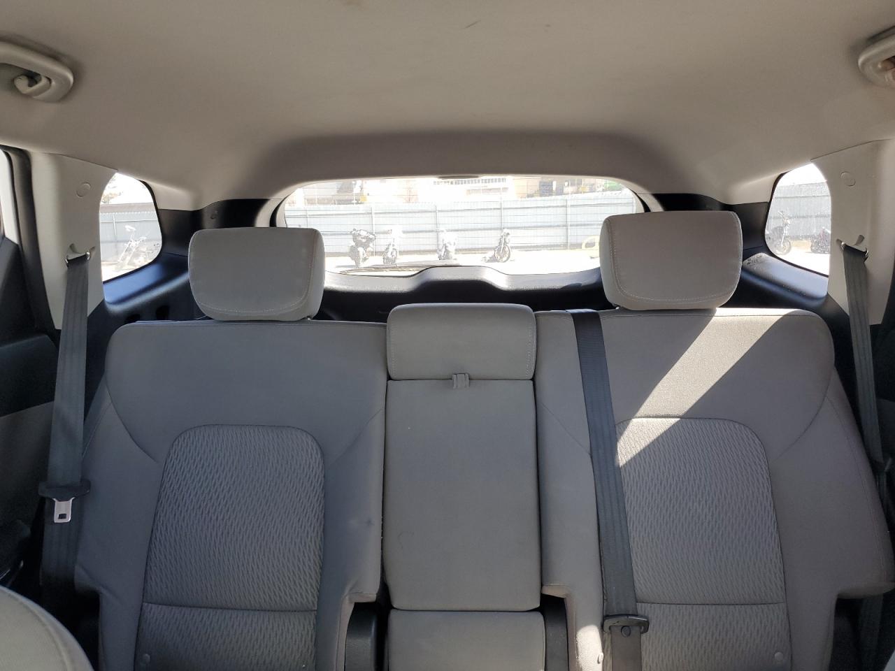 2015 Hyundai Santa Fe - Image 10
