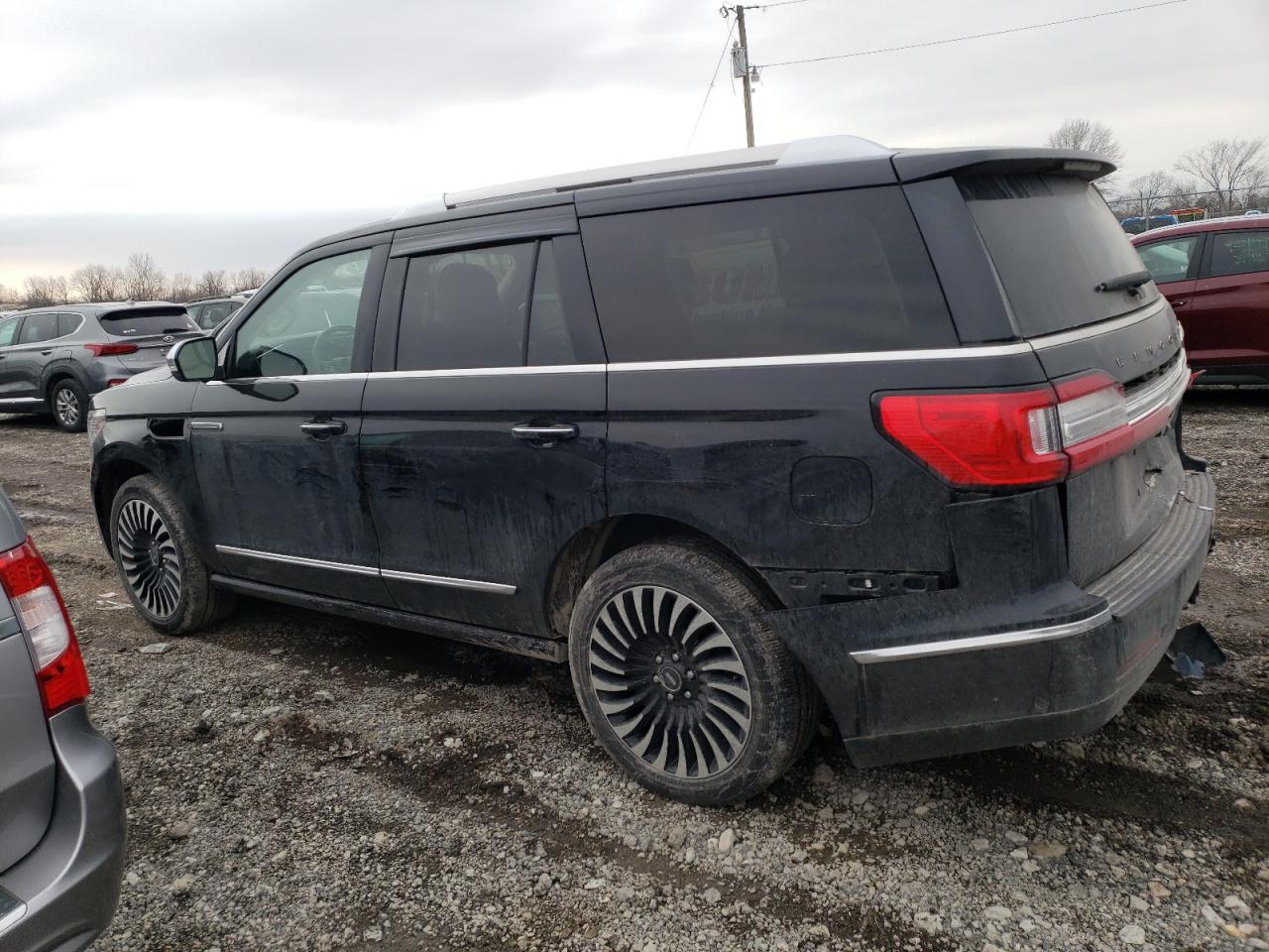 2020 Lincoln Navigator - Image 2