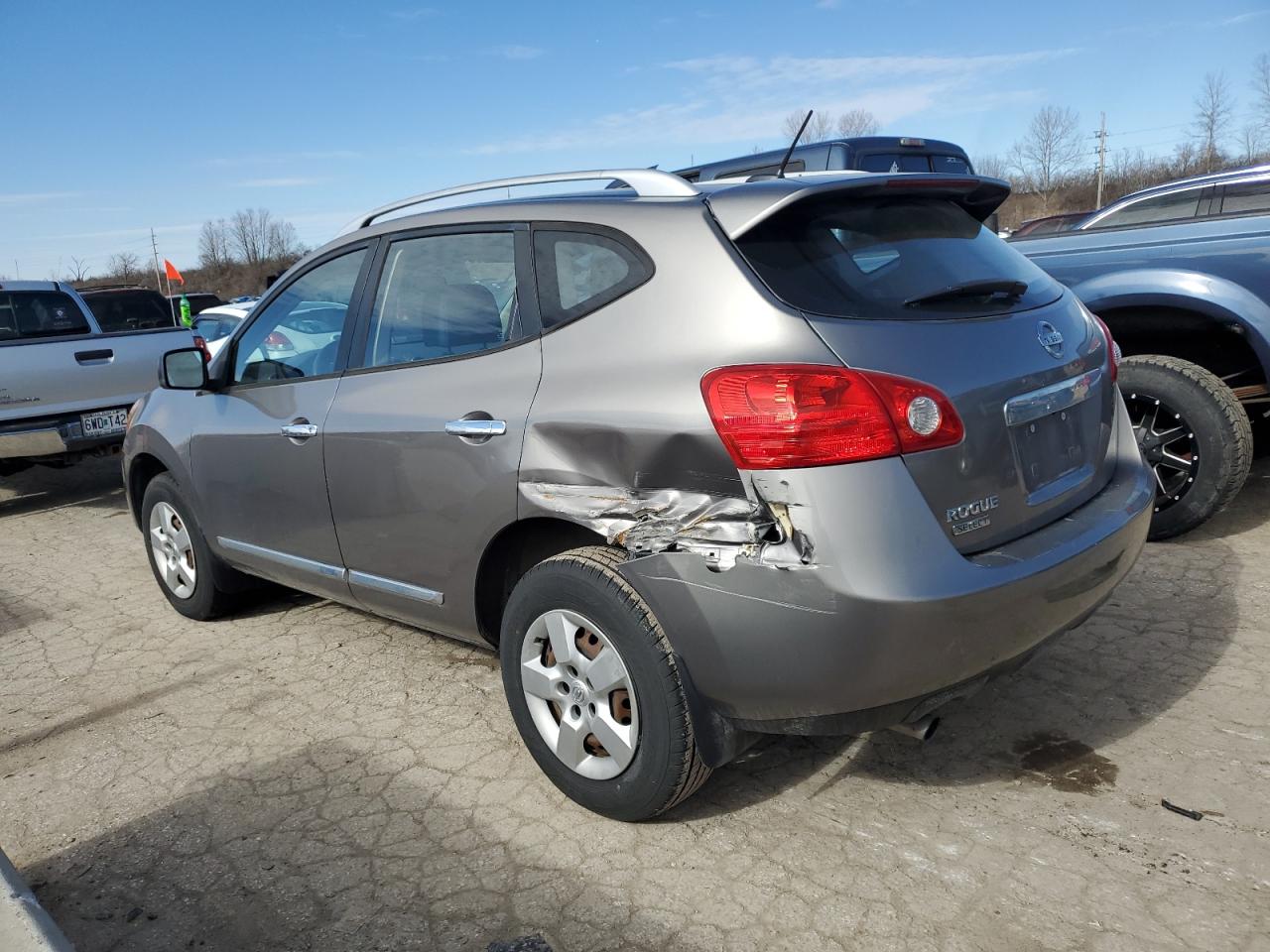 2015 Nissan Rogue - Image 2