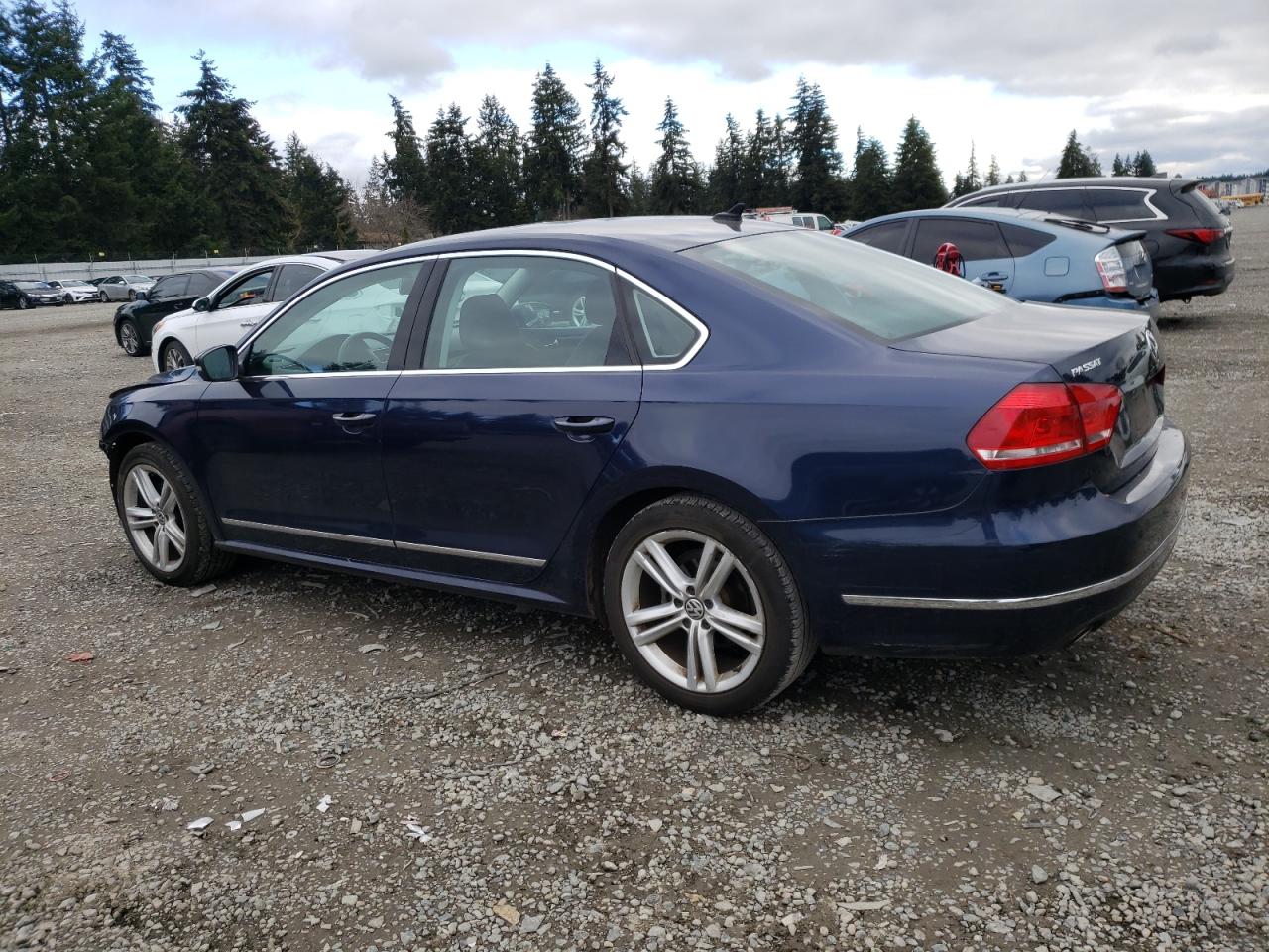 2014 Volkswagen Passat - Image 2