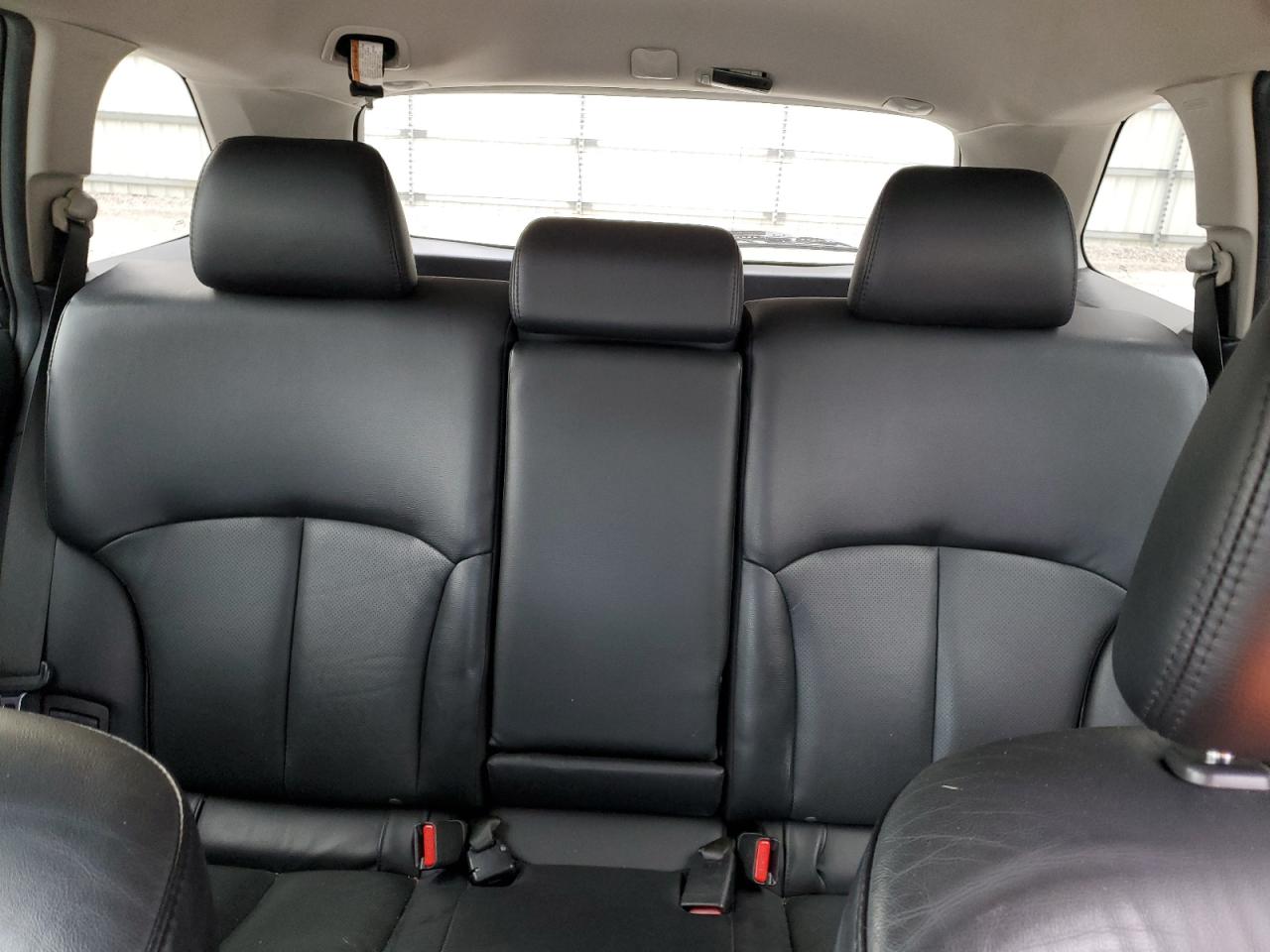 2011 Subaru Outback - Image 10