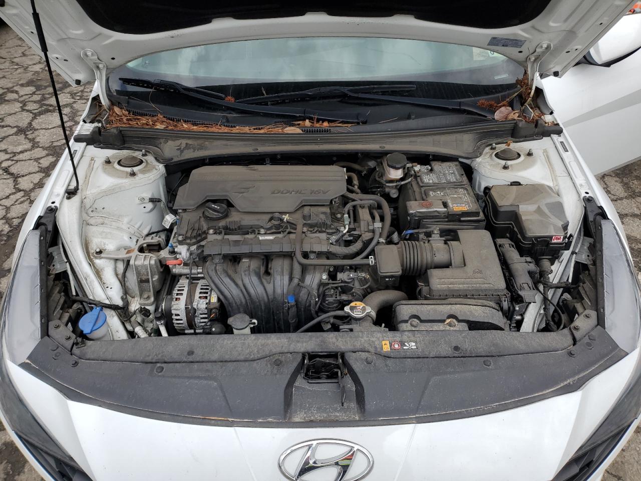 2022 Hyundai Elantra - Image 11
