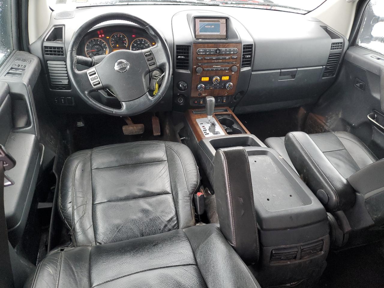 2010 Nissan Titan - Image 8
