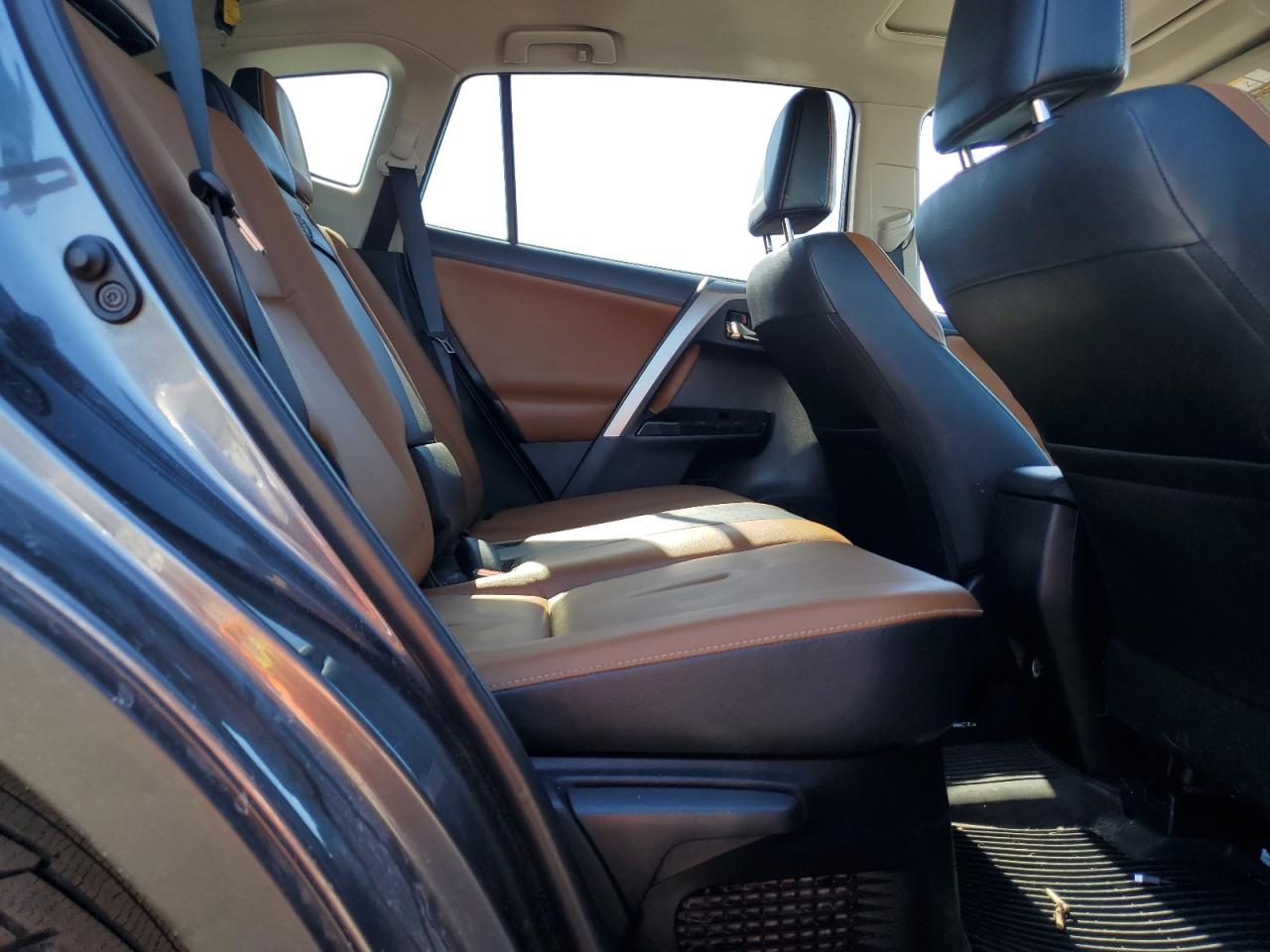 2016 Toyota RAV 4 - Image 11
