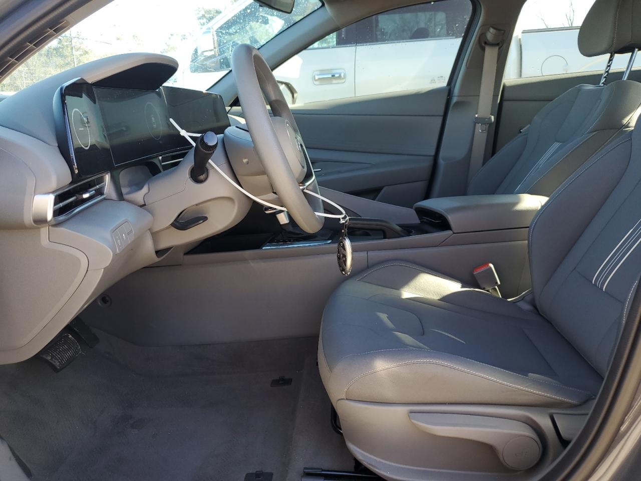 2024 Hyundai Elantra - Image 7