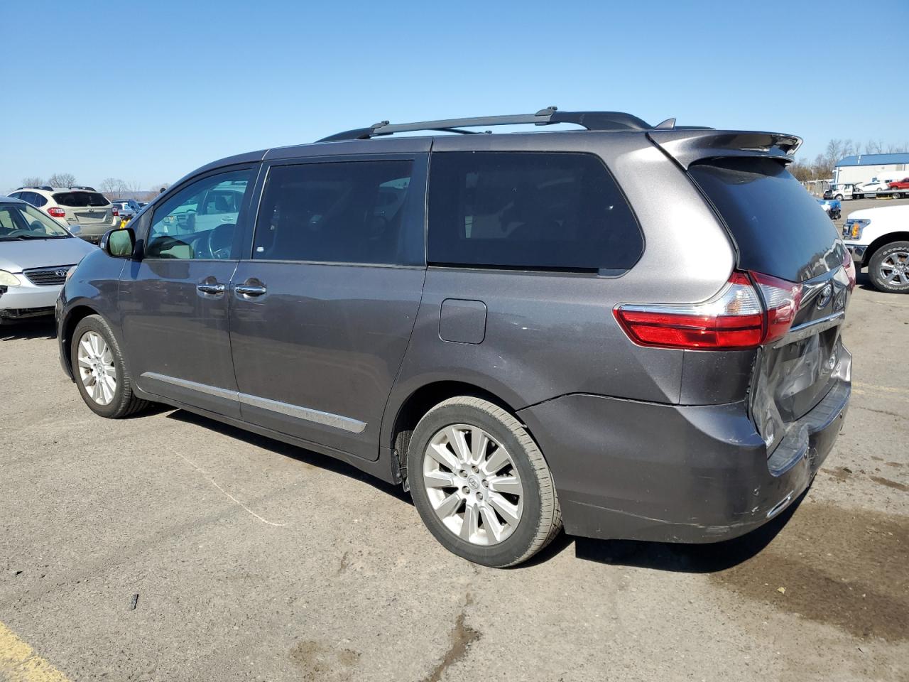 2015 Toyota Sienna - Image 2