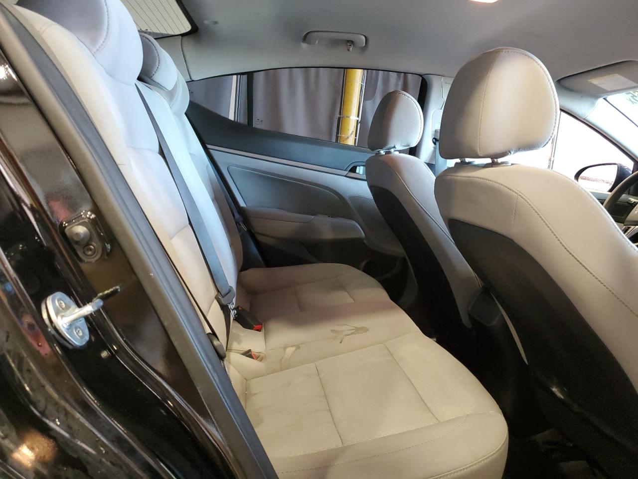 2018 Hyundai Elantra - Image 10