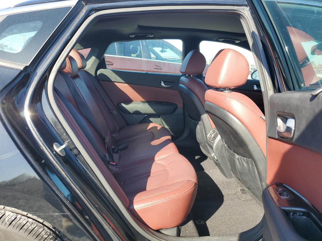 2017 Kia Optima - Image 10