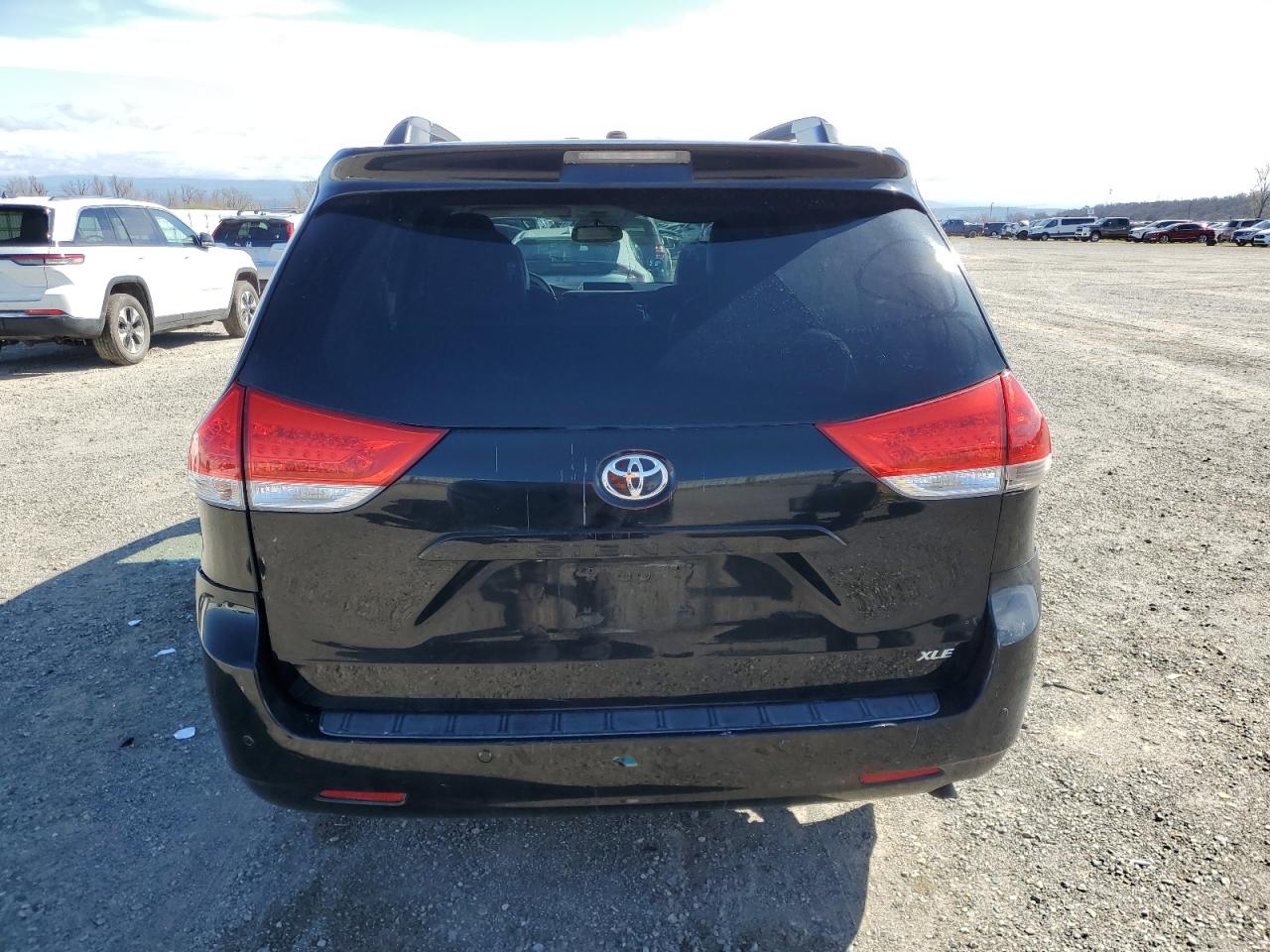 2013 Toyota Sienna - Image 6