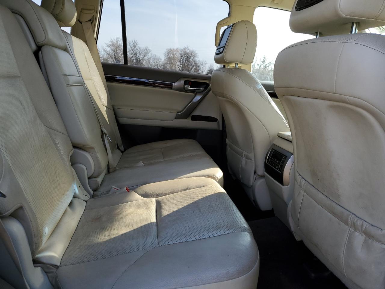 2016 Lexus GX - Image 12
