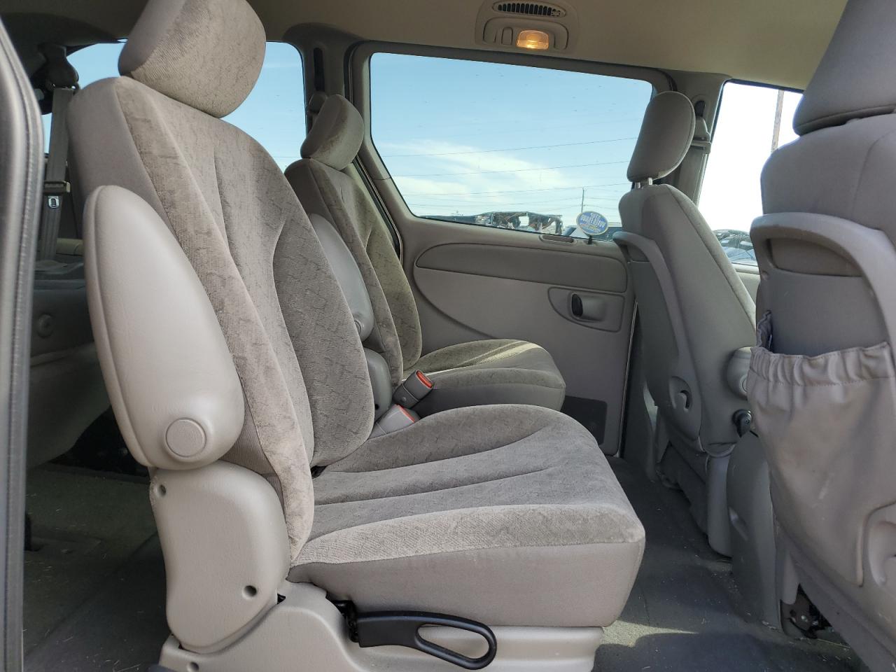 2002 Dodge Caravan - Image 11