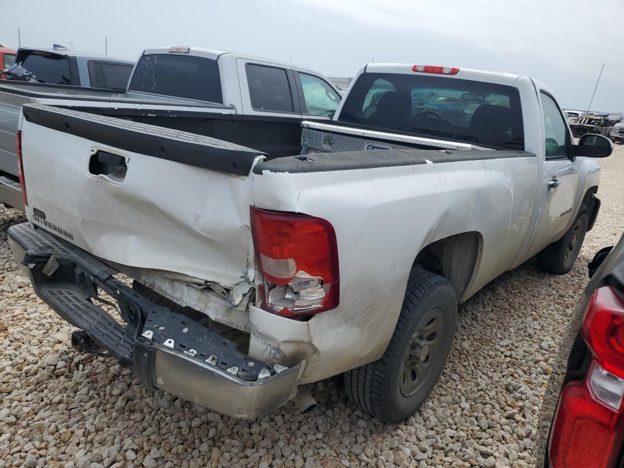2013 Chevrolet Silverado - Image 3