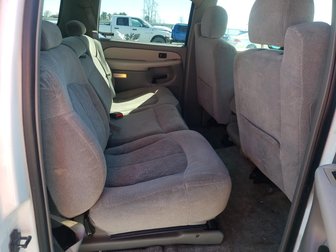 2001 Chevrolet Suburban - Image 11