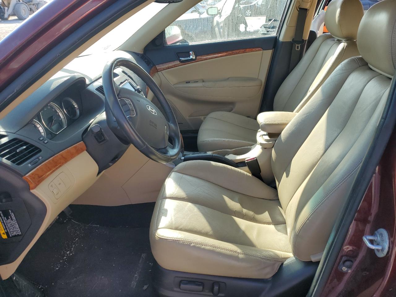 2009 Hyundai Sonata - Image 7