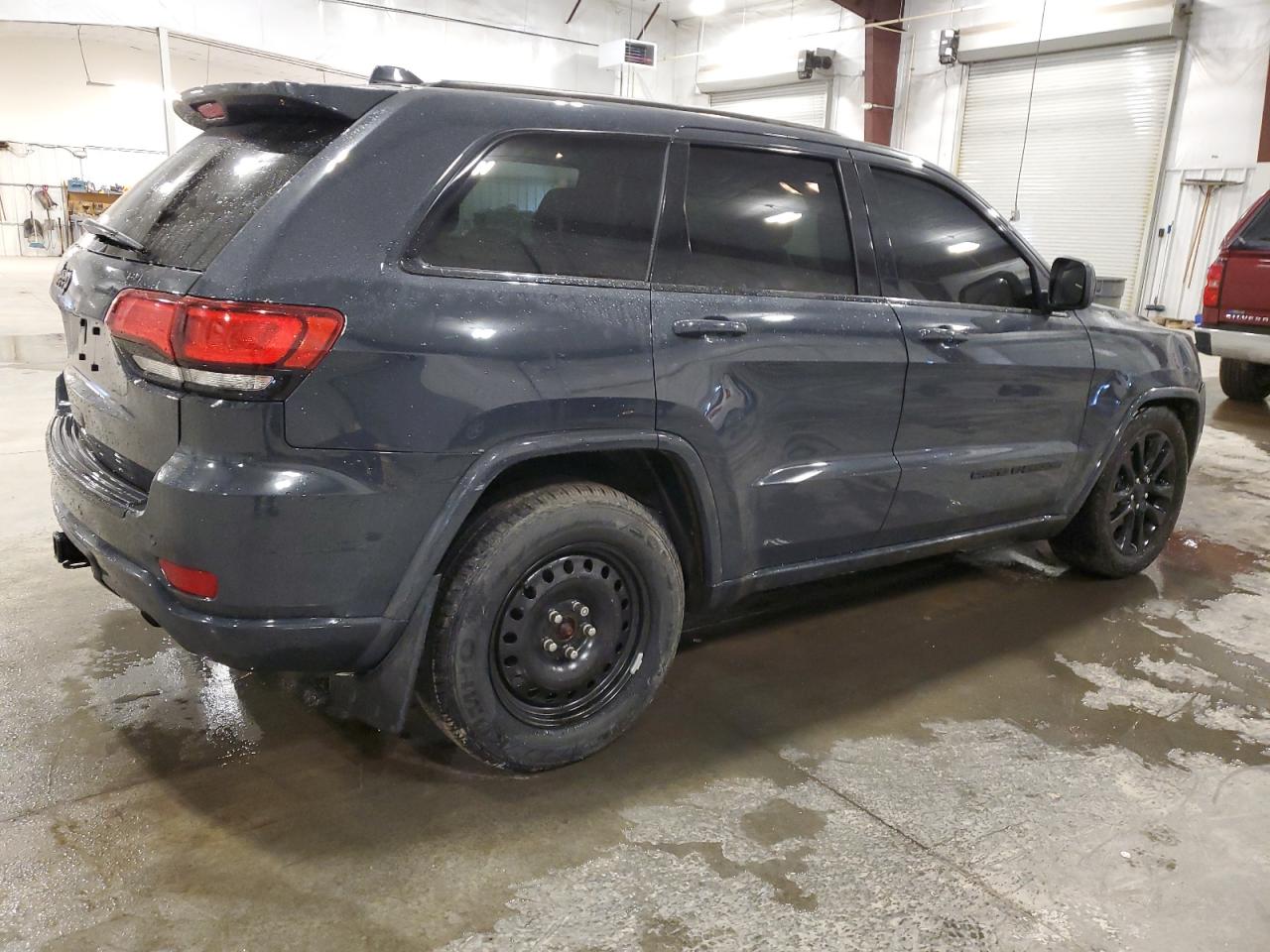 2017 Jeep Grand Cherokee - Image 3