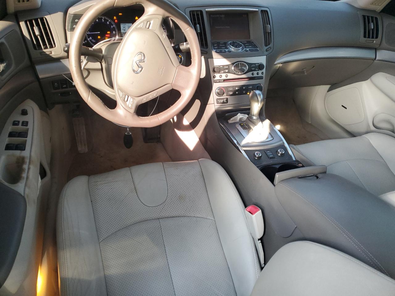 2015 Infiniti Q40 - Image 8
