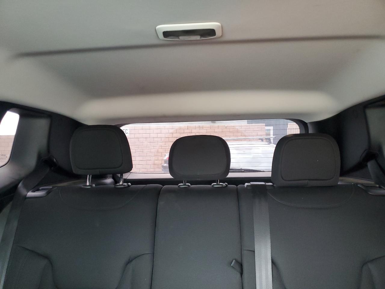 2018 Jeep Renegade - Image 10