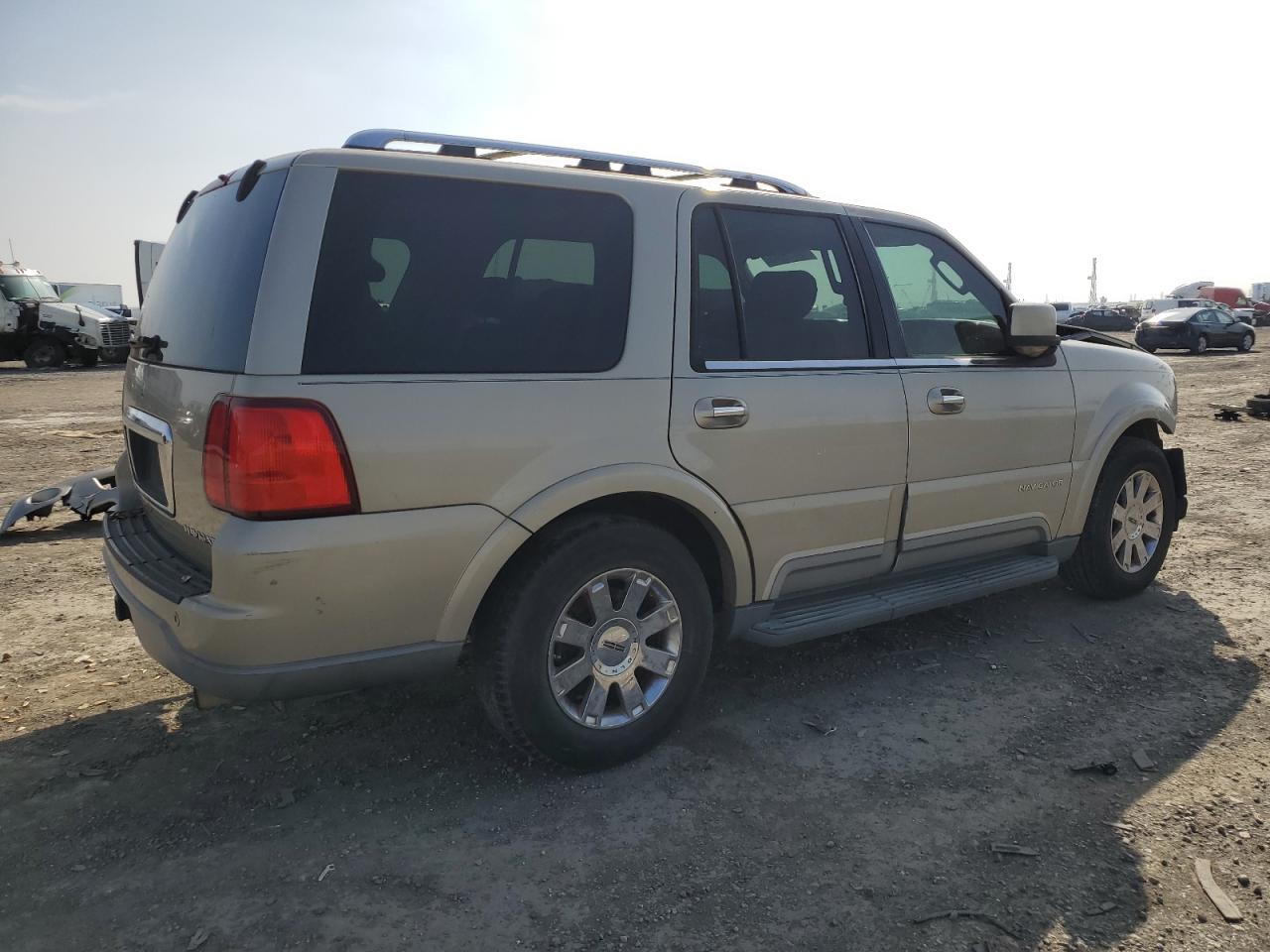 2004 Lincoln Navigator - Image 3