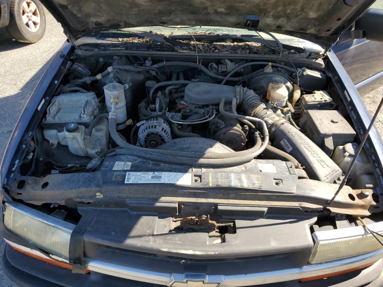 2002 Chevrolet S-10 Pickup - Image 11