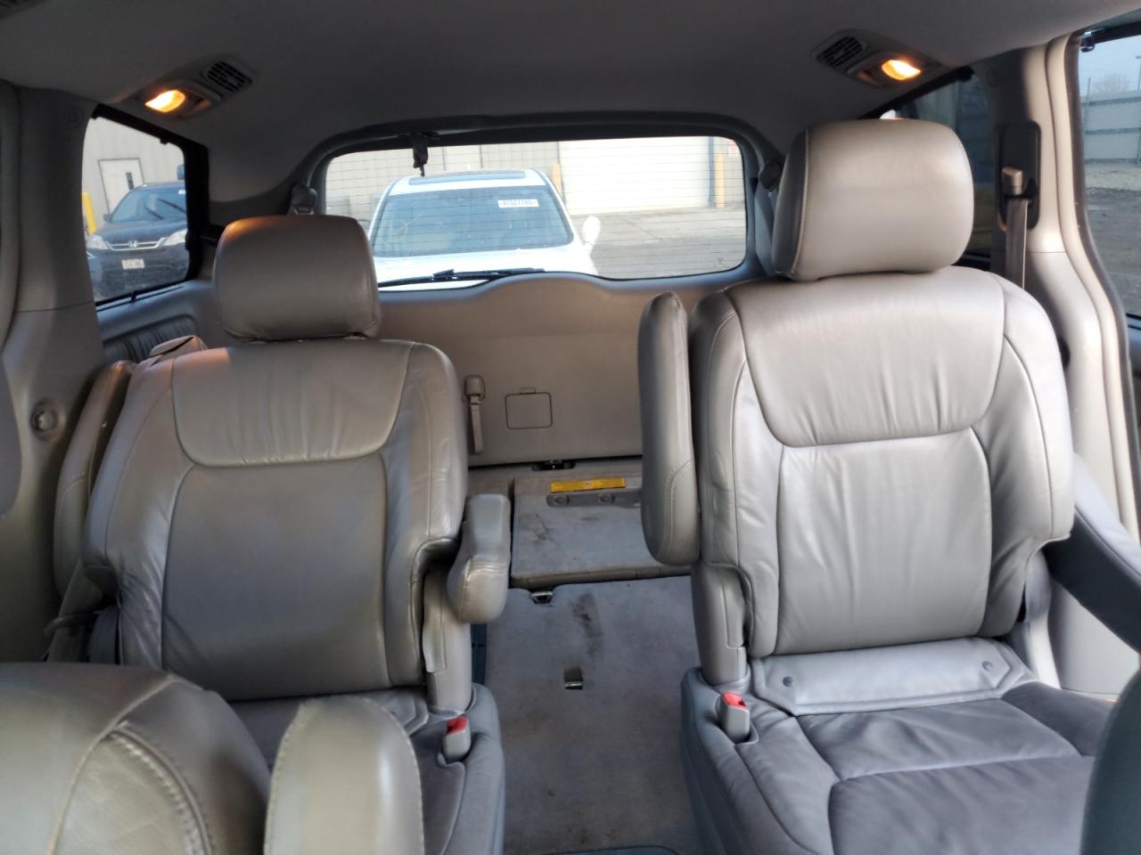 2008 Toyota Sienna - Image 10