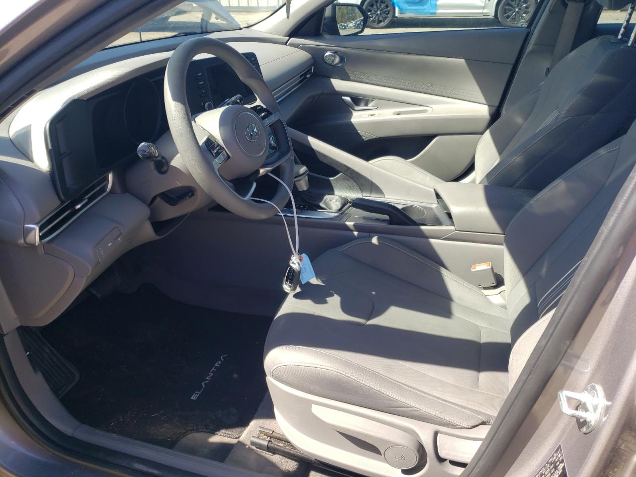 2022 Hyundai Elantra - Image 7