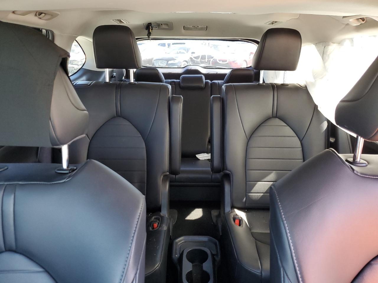 2020 Toyota Highlander - Image 10