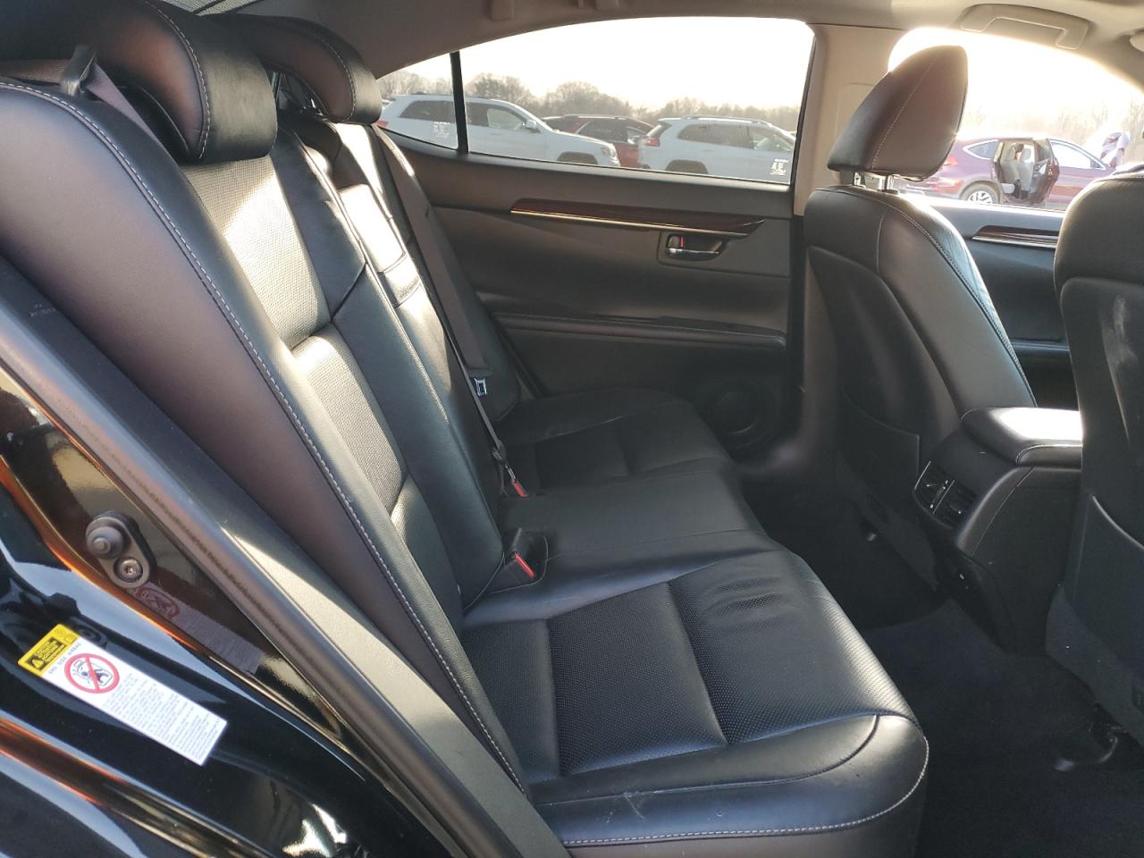 2014 Lexus ES - Image 10