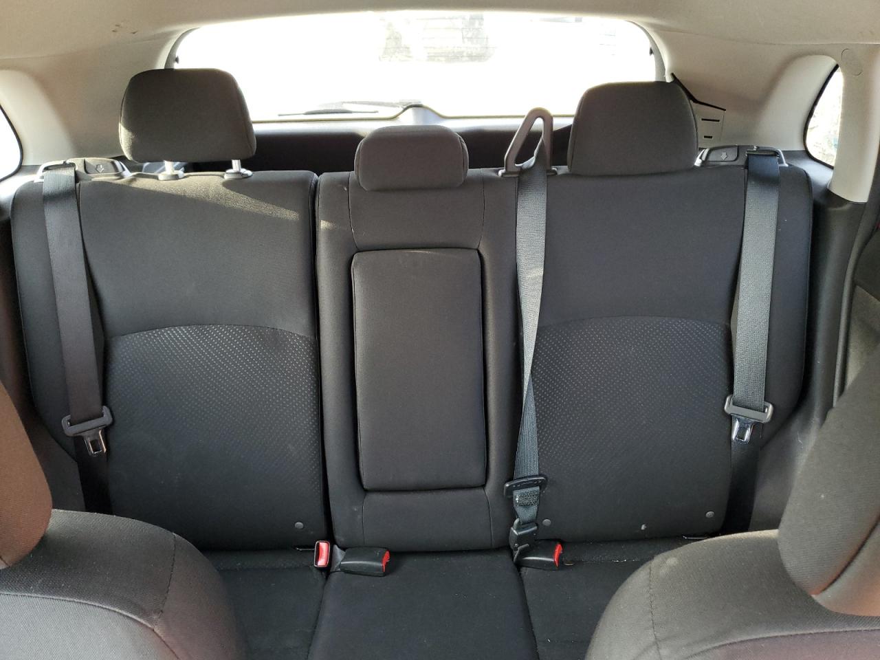 2014 Mitsubishi Outlander - Image 10