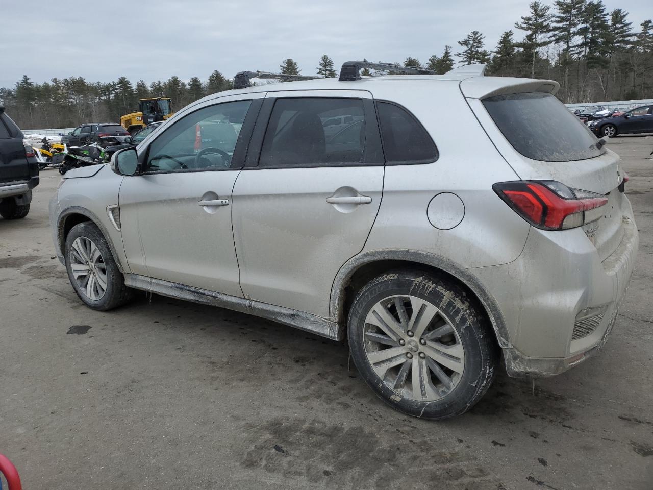 2021 Mitsubishi Outlander - Image 2