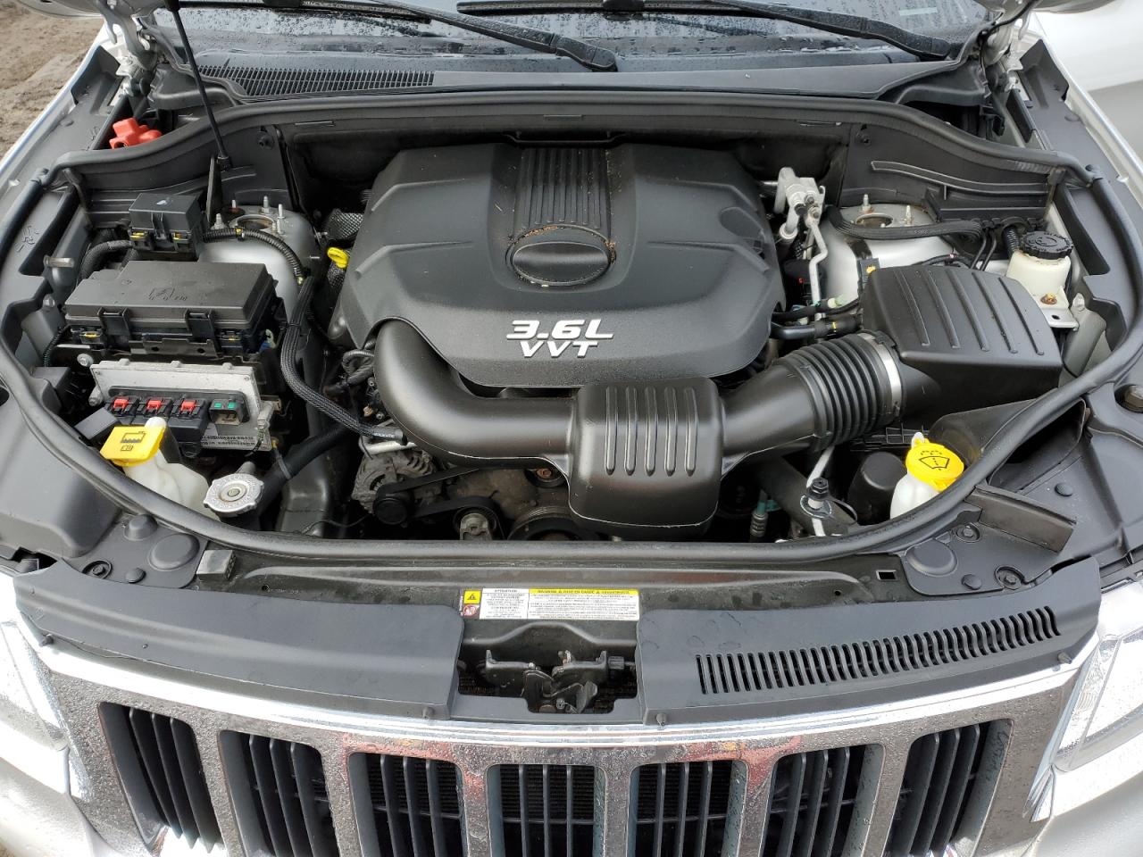 2012 Jeep Grand Cherokee - Image 12