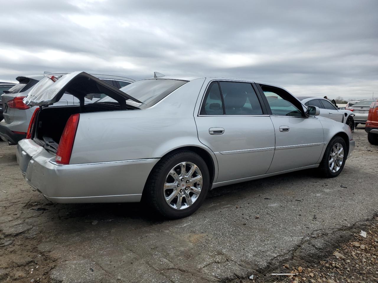 2009 Cadillac DTS - Image 3