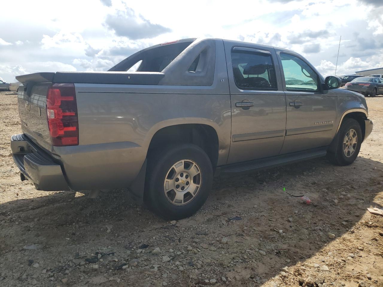 2007 Chevrolet Avalanche - Image 3