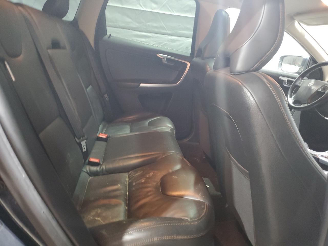 2010 Volvo XC60 - Image 11