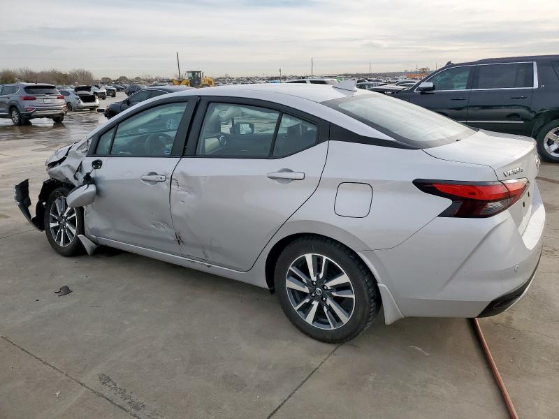  NISSAN VERSA 2022 Сріблястий