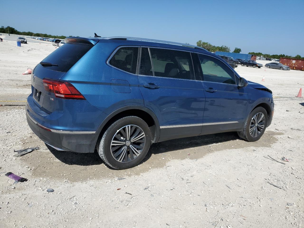 2018 Volkswagen Tiguan - Image 3