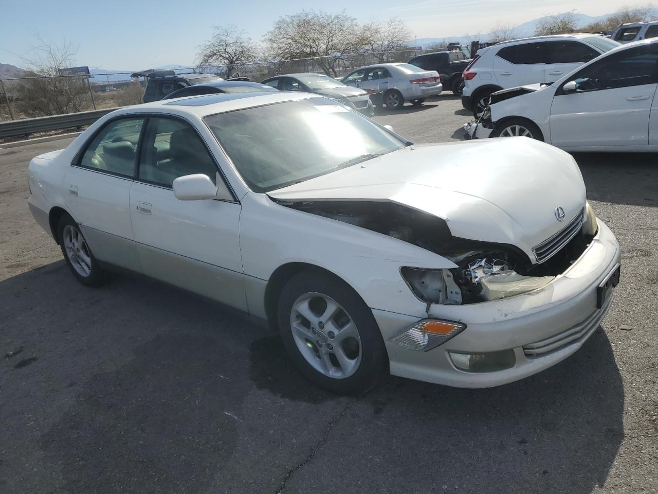 2001 Lexus ES - Image 4
