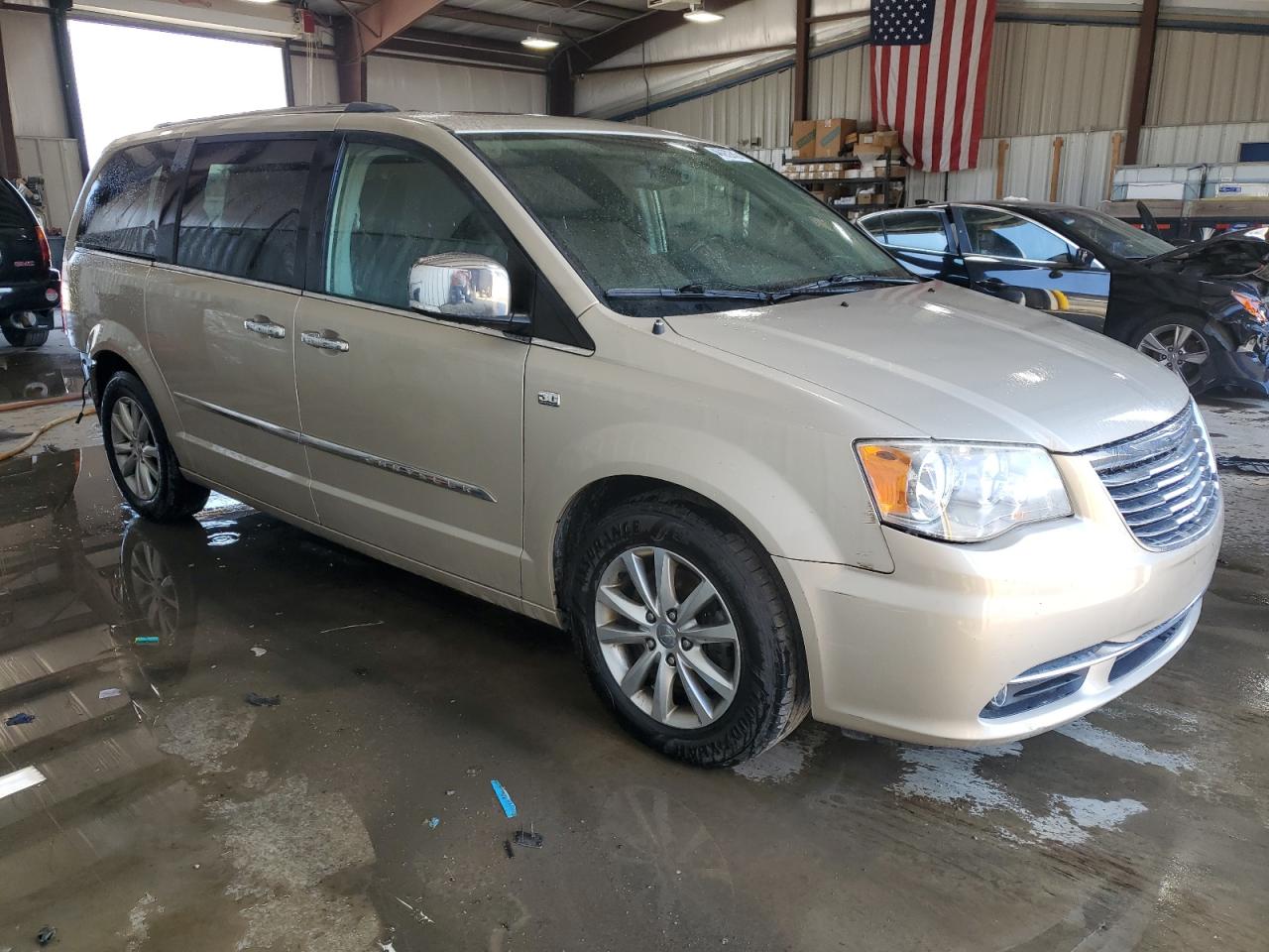 2014 Chrysler Town & Country - Image 4