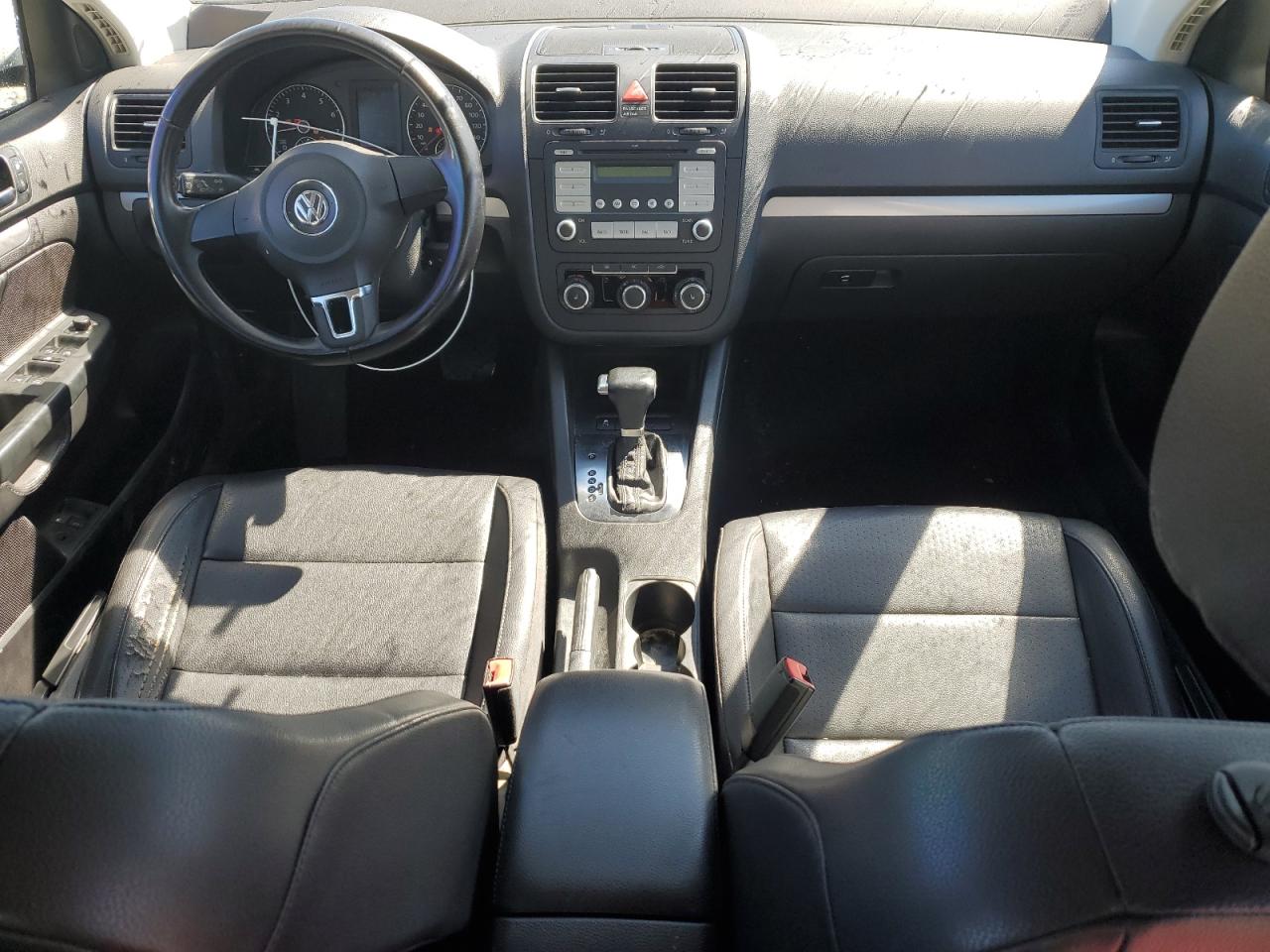 2010 Volkswagen Jetta - Image 8